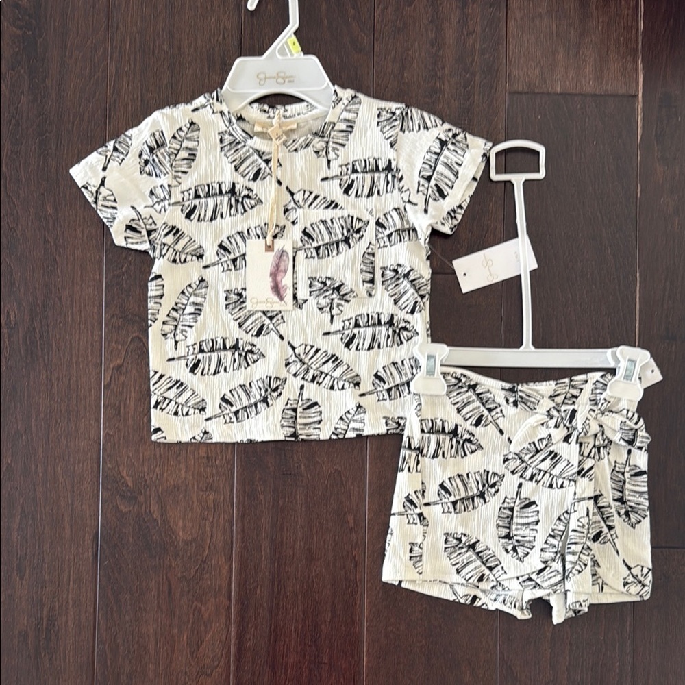 NWT Girls Jessica Simpson Black and White Boho Chic Feather Print short set!